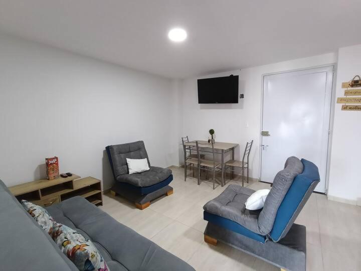 De 5 Estrellas Cerca Del Aeropuerto, Wifi, Cowork En Apartamento Bogotá